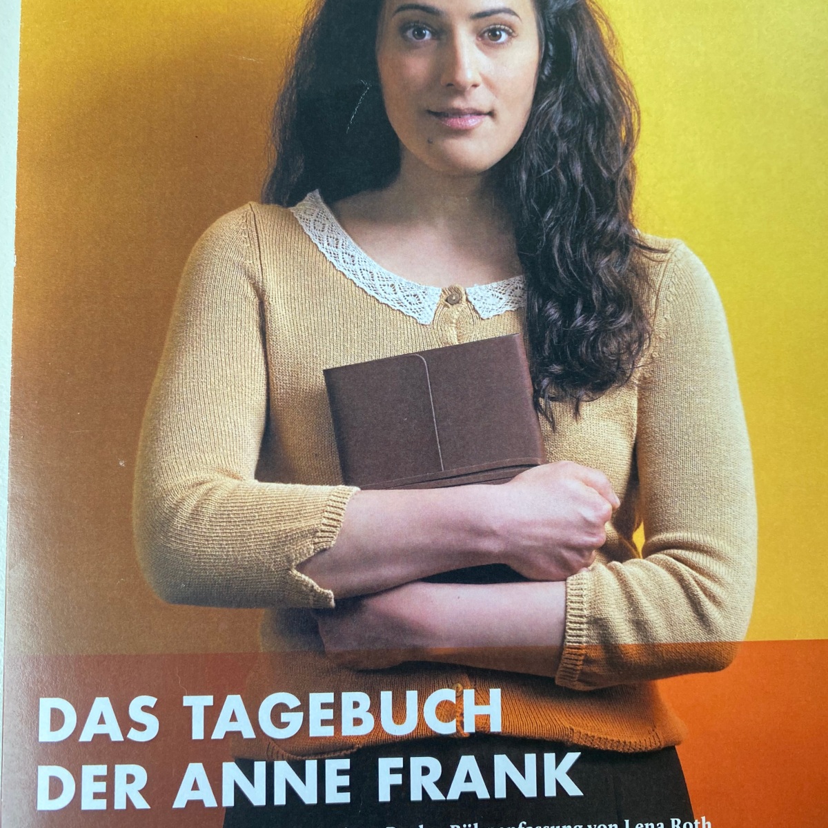 „Das Tagebuch der Anne Frank“ als Theaterstück – Rezension der 8b